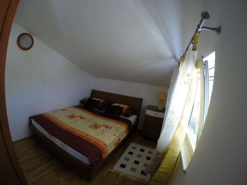 Apartments Romana Slatine Rum bild