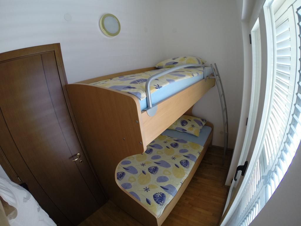 Apartments Romana Slatine Rum bild