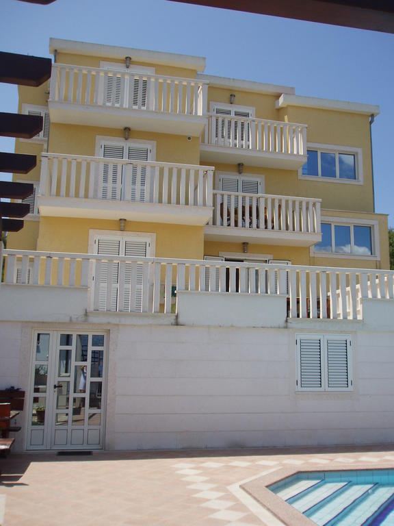 Apartments Romana Slatine Exteriör bild